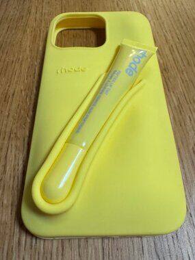 iPhone 15 pro max case with lipstick